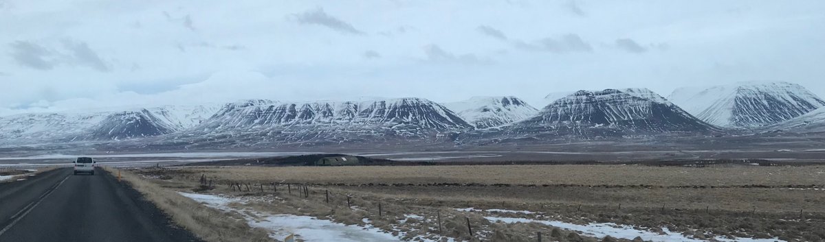 ProfBrianCox's tweet photo. Question to a geologist - why are all these mountains flat on the top and exactly the same height ? https://t.co/9HcfX2PpJy