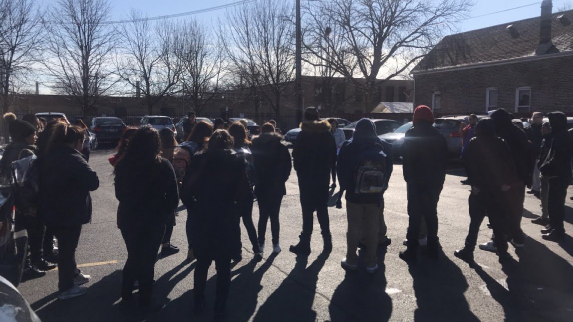 fernando4420509's tweet photo. #GoodKidsMadCity #BmoreChi #NeverAgain #Gmyr #youngchivoters #GunReformNow #yccsvotes2018 https://t.co/AvYtnhY9F2