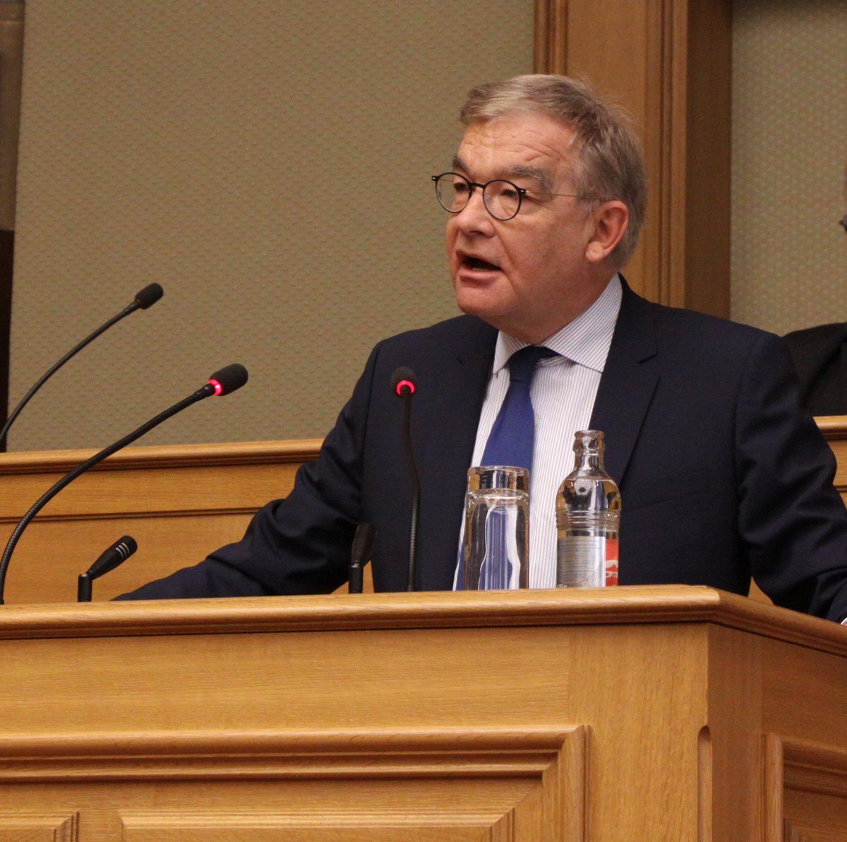 ChambreLux's tweet photo. 🌍🇪🇺🇱🇺 Deputéiert hunn de Mëtteg op dem Ausseminister #JeanAsselborn seng Deklaratioun iwwer d'Prioritéiten vun der Lëtzebuergescher Aussen- an Europapolitik reagéiert. Dir kennt déi eenzel Interventiounen am Video nokucken ➡️https://t.co/0CSZZTN7BP https://t.co/HHReHdnUgm