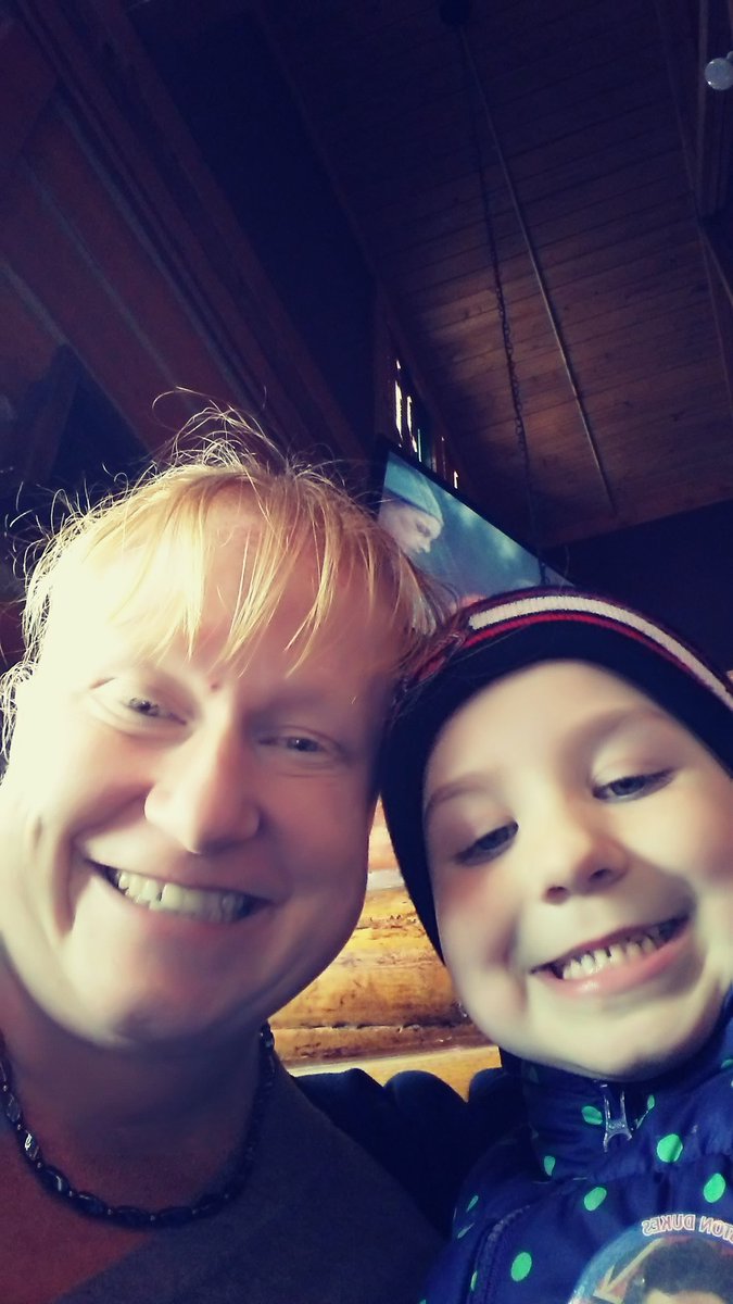 taylormack236's tweet image. Mommy and me day! Lunch at Montana&apos;s, movies then off to walmart!!
#marchbreakfun!!