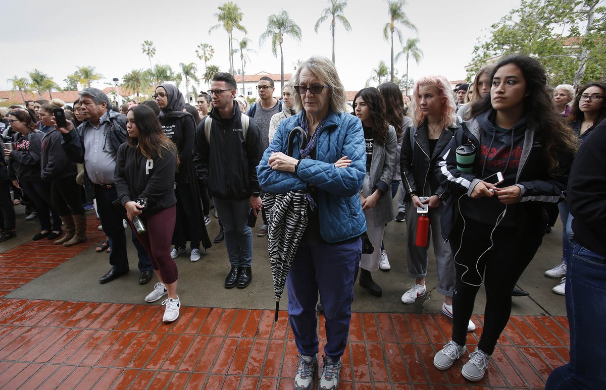 PeggyPeattie's tweet photo. .@SDSU students walked out in solidarity #ParklandStudents #NationalWalkoutDay 17 minutes #GunContolNow @SDSU_JMS #JMS495 https://t.co/MSVIfZI1UZ