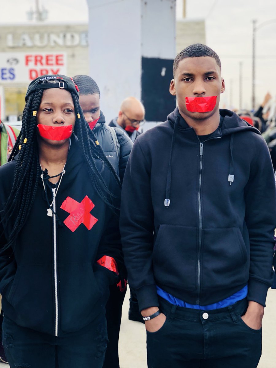 GKMC18's tweet photo. #GoodKidsMadCity #NationalWalkoutDay #StayWoke #Baltimore #Chicago #Parkland @VOYCEProject @KofiAdemola @Emma4Change @Blklivesmatter @chancetherapper @VicMensa @THE_FCYO @ACLU @AP @ChicagoReporter @chicagotribune @Suntimes https://t.co/TLWiQujVey