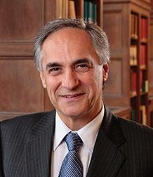 KentPresents's tweet photo. Robert Zimmer, @UChicago President and #FreeSpeech
defender, makes his first appearance at #KentPresents. More here https://t.co/EvaPoxLaZK
He wrote in @WSJopinion,"We cannot shortchange our students. This means that questioning and challenge must flourish." https://t.co/Y1Kgu0KvGW