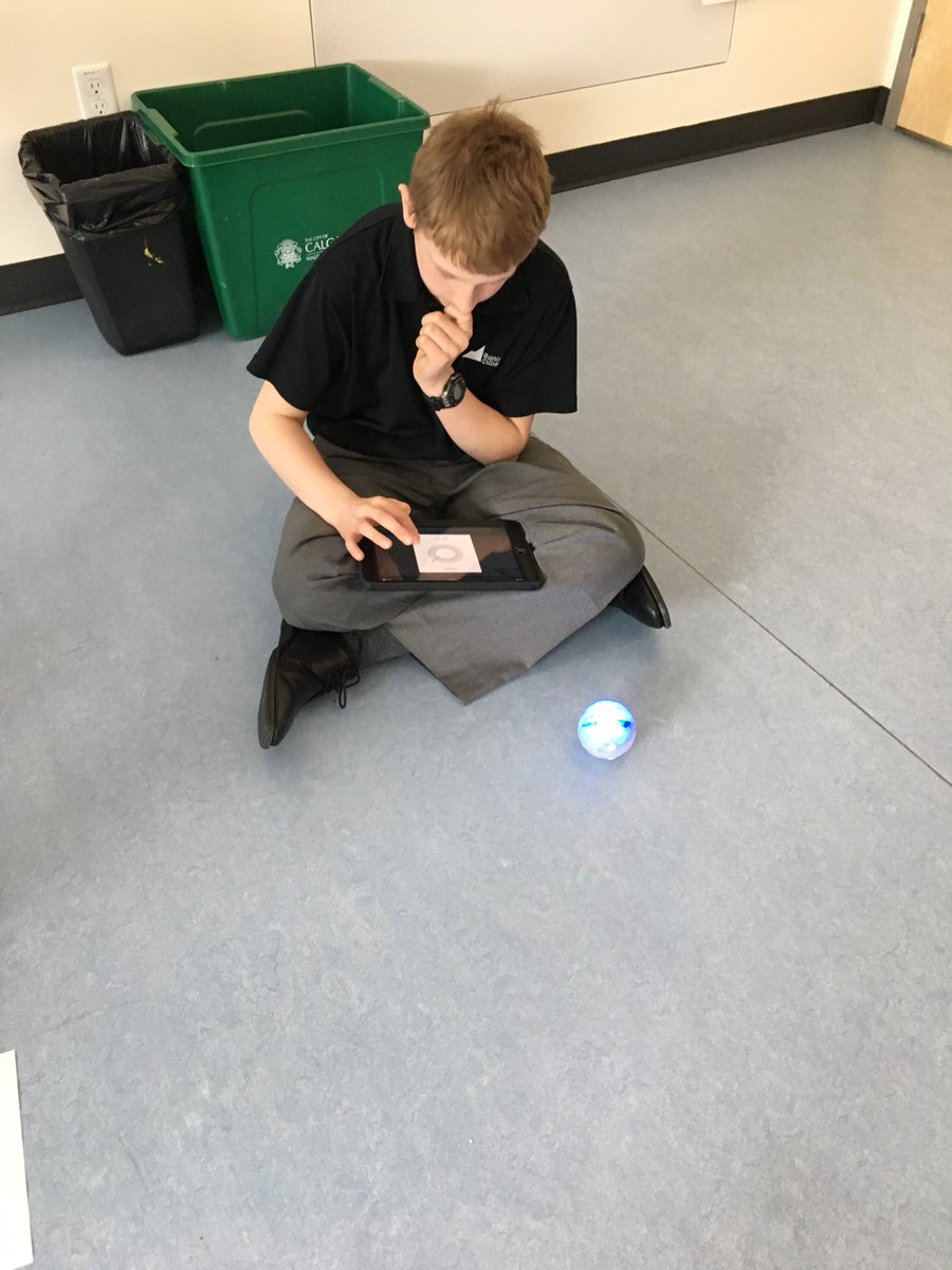 MrPhillips23's tweet photo. @RCElementary grade 6s Looking at math and measuring angles and shapes differently with @SpheroEdu #becurious #spheros #coding #blockcodes #WeAreRundle https://t.co/YCzDQDo00s
