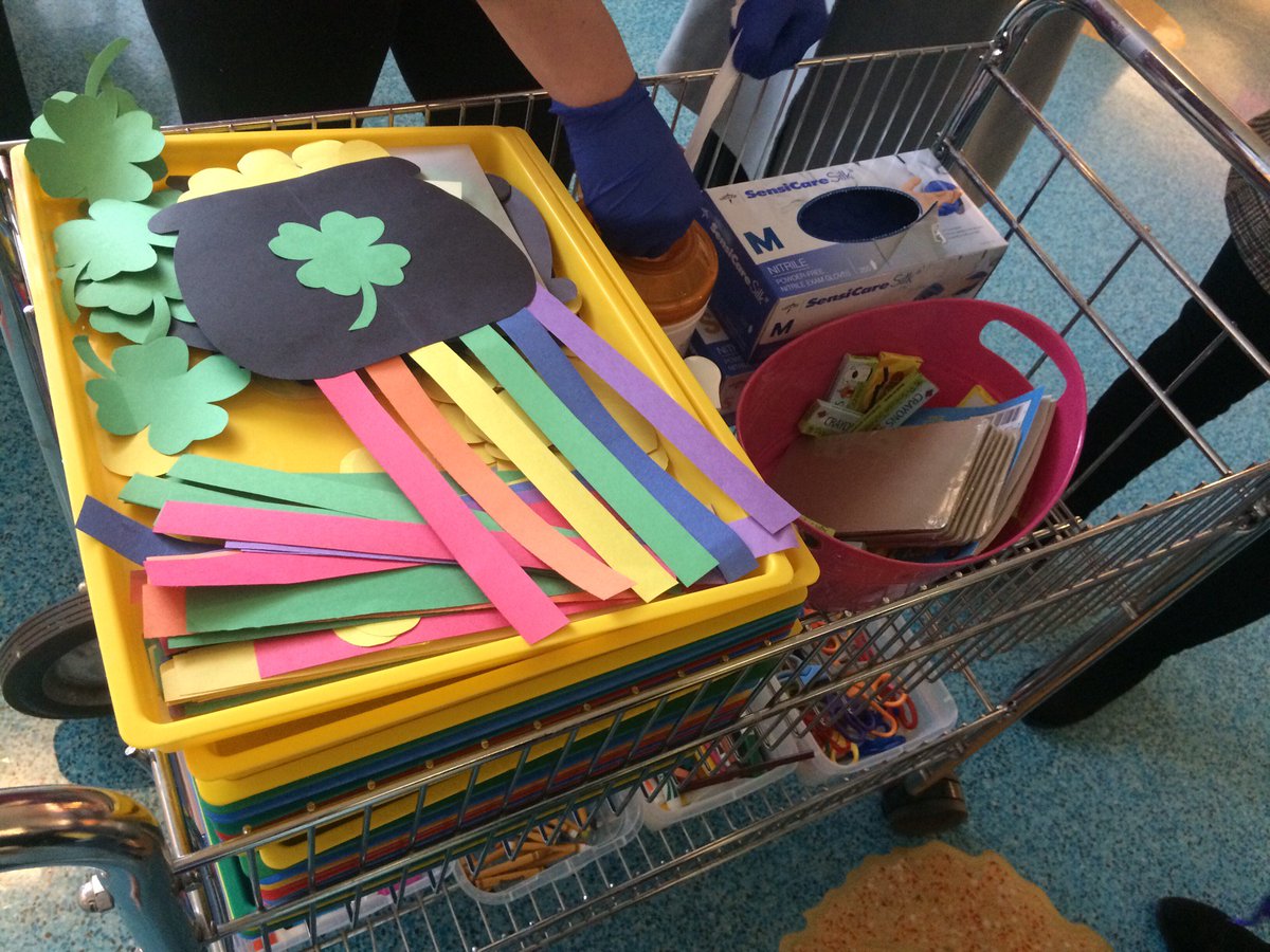 Enjoyed making crafts with the kids in Children’s Hospital Colorado! Denver zoo is also a good place for goofing around!