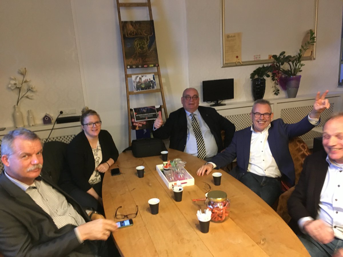 vvdouij's tweet photo. Klaar met alle lijsttrekkers in de studio voor het #verkiezingenregio8  #gemeenteraadsverkiezingen2018 https://t.co/YAwrLzobWo