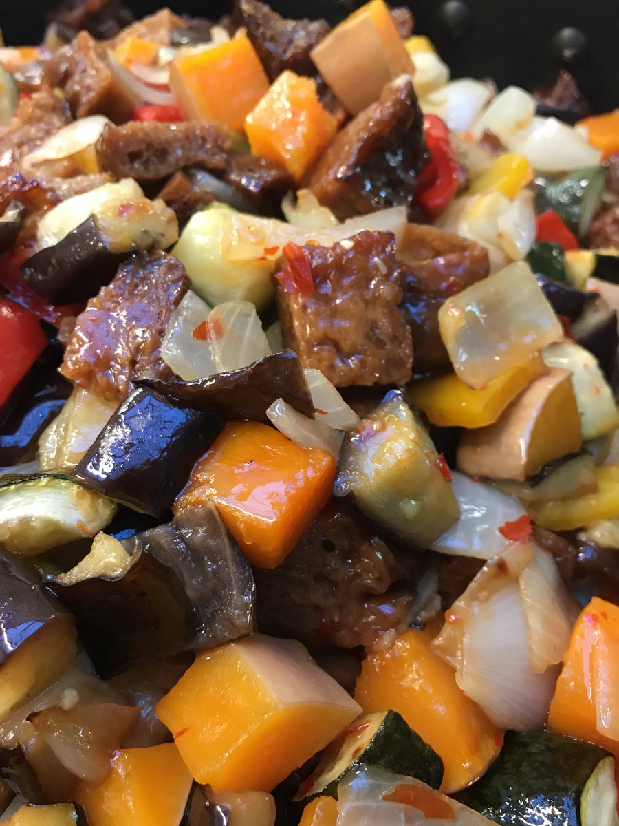 Justinbrown_uk's tweet photo. Sweet Chilli Seitan With Roasted Vegetables #plantbasedprotein @PHCPreston @HolroydHowe https://t.co/roq7aSrfdJ