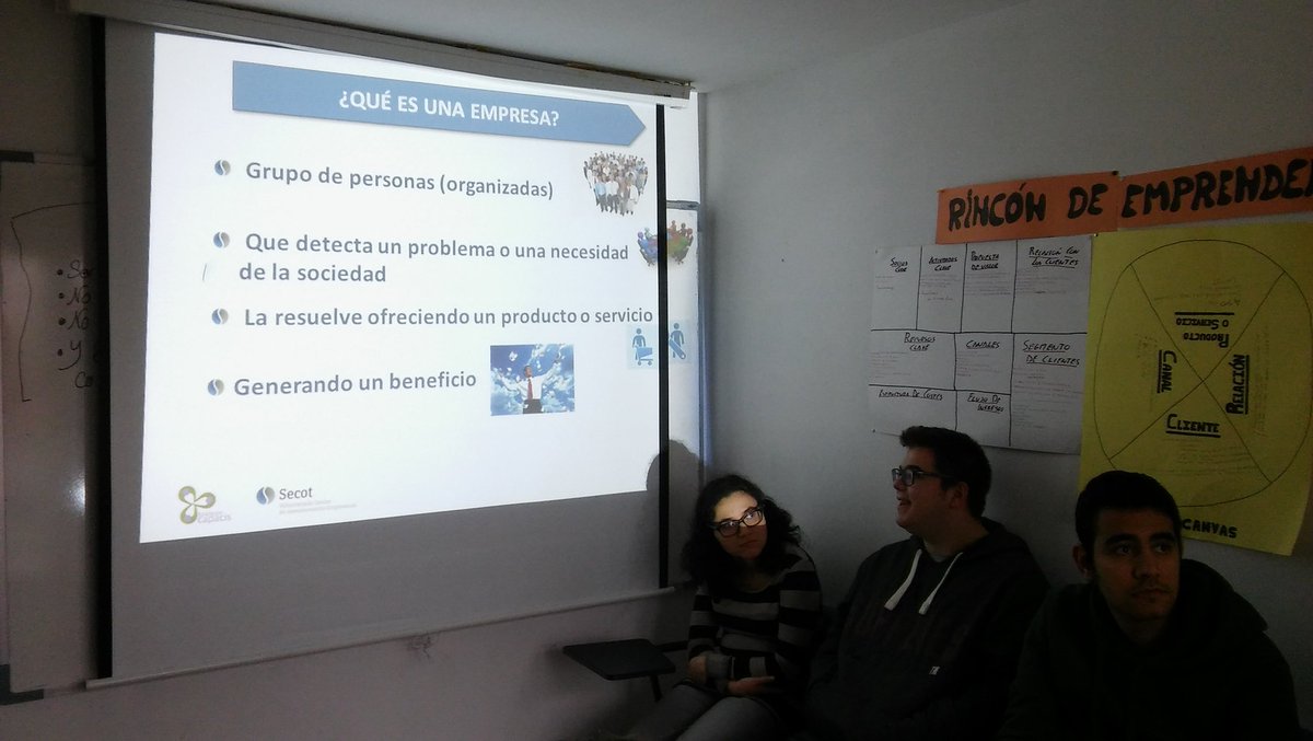 FCapacis's tweet photo. Comenzamos nuestra 2a edición del Taller "Crea tu miniempresa" con @SecotMadrid financiado por @FundlaCaixa en #CreandoActivos. #SomosCapacis y empoderamos con sentido. https://t.co/Qd9kTsgsPv