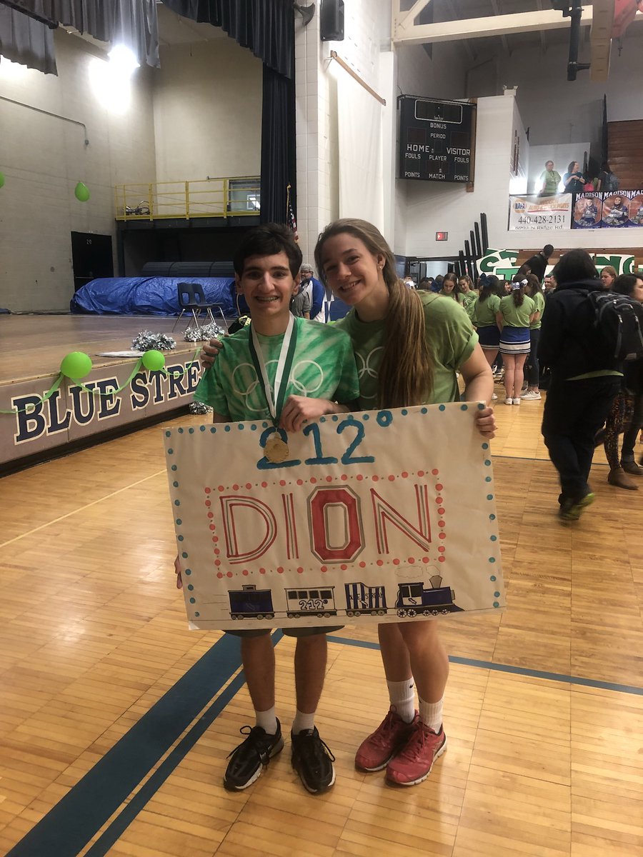 ledfordshyenne's tweet image. I love these kids #projectunify 💚💚💚