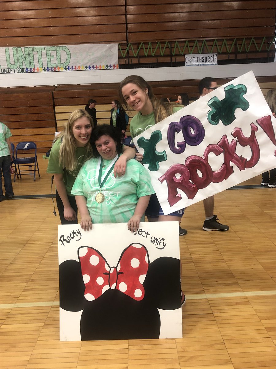 ledfordshyenne's tweet image. I love these kids #projectunify 💚💚💚