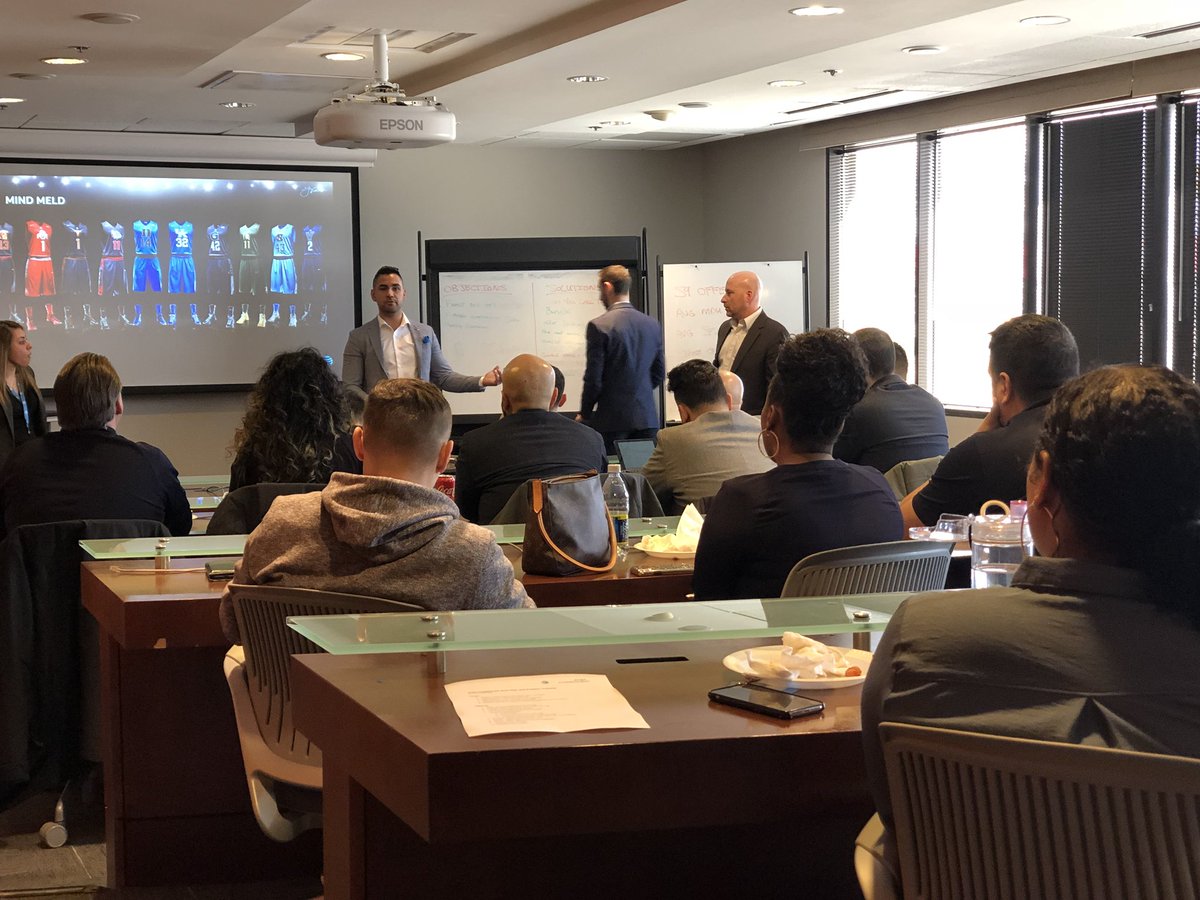 Our ELITE outside team finding ways to WIN CHICAGO!!!!
#POWERCentral  #ATTlife #GLMBeTheRabbit