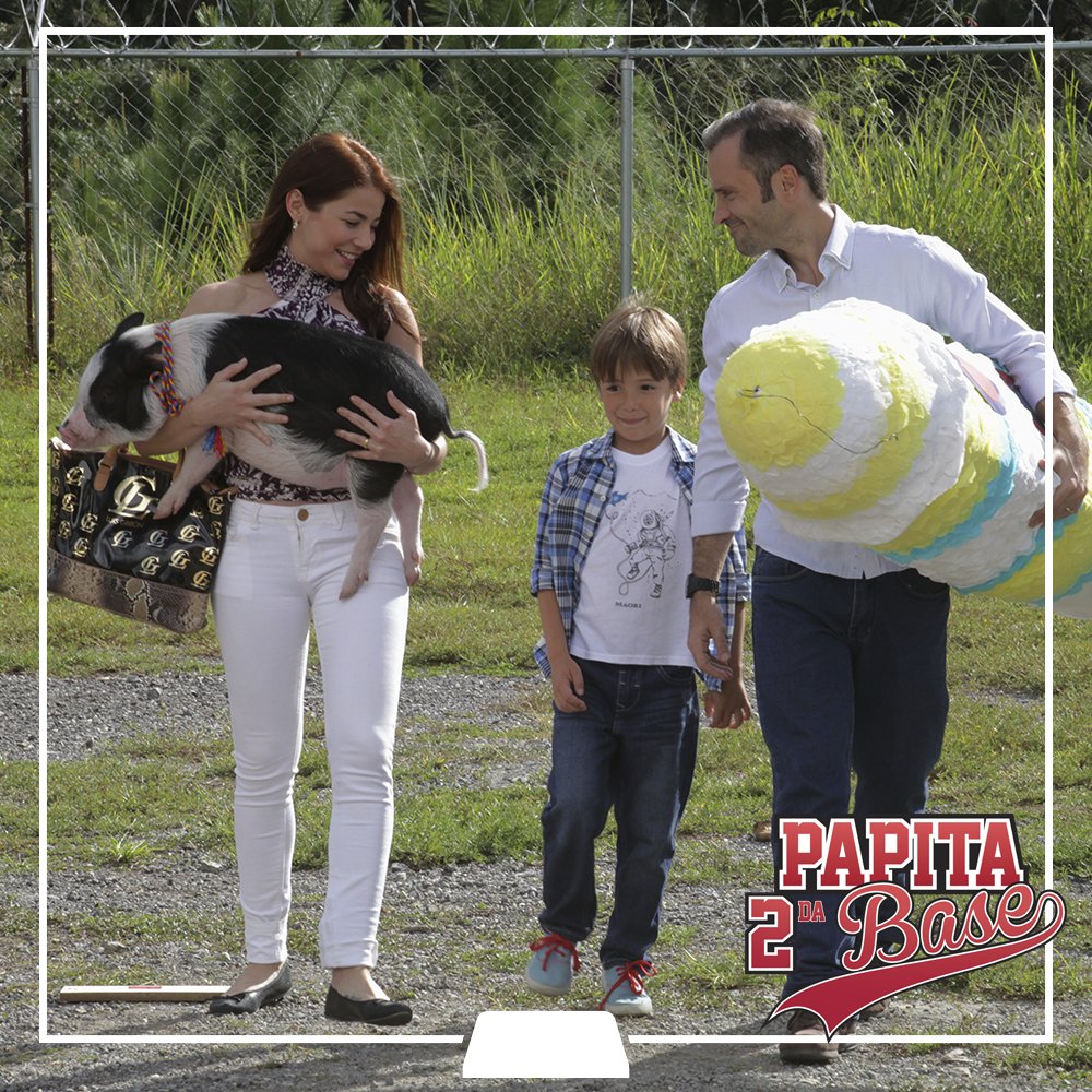 papitalapeli's tweet photo. Una familia demasiado divertida como para no verla. Te esperan en tu sala de cine preferida.
#papita #papitamanitoston #2dabase #film #caracas #magallanes #personajes Director: @luiscarloshueck
@cinesunidos @mundodpelicula @cinexve https://t.co/NOpc3Z6mH8