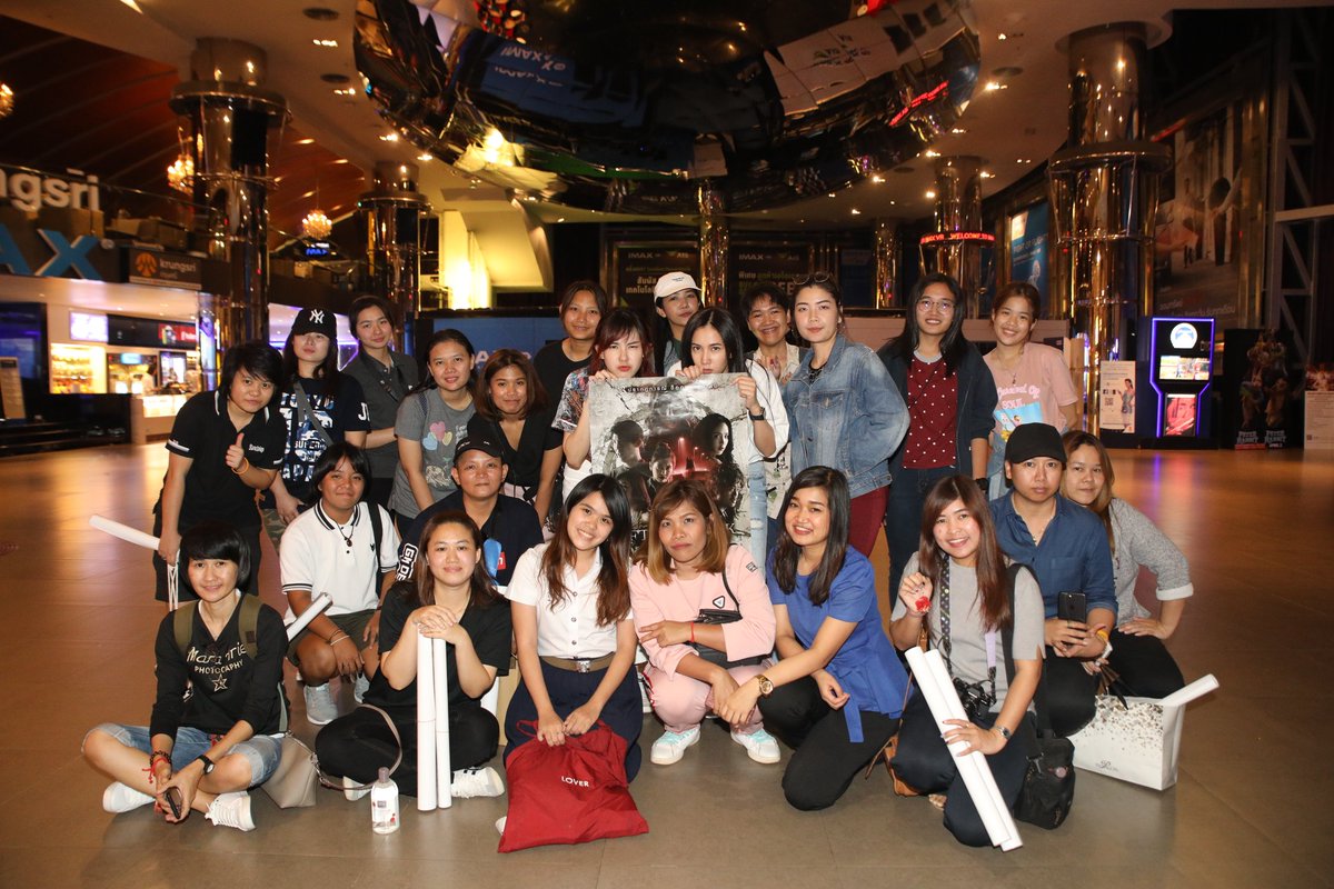 Cherreen_family's tweet photo. วันนี้ทางบ้านต้องขอขอบคุณทุกๆคนนะ ที่มาร่วมกิจกรรม มาสร้างความสุข รอยยิ้ม เสียงหัวเราะและภาพติดตาไปด้วยกัน 👻 #แล้วเจอกันใหม่นะ #ตีสามAfterShock #cherreenhvk #nestnisachol #เชอเนสท์ #fiNChip #t2j #nestaf9_fc https://t.co/TiRVkZ5cRY