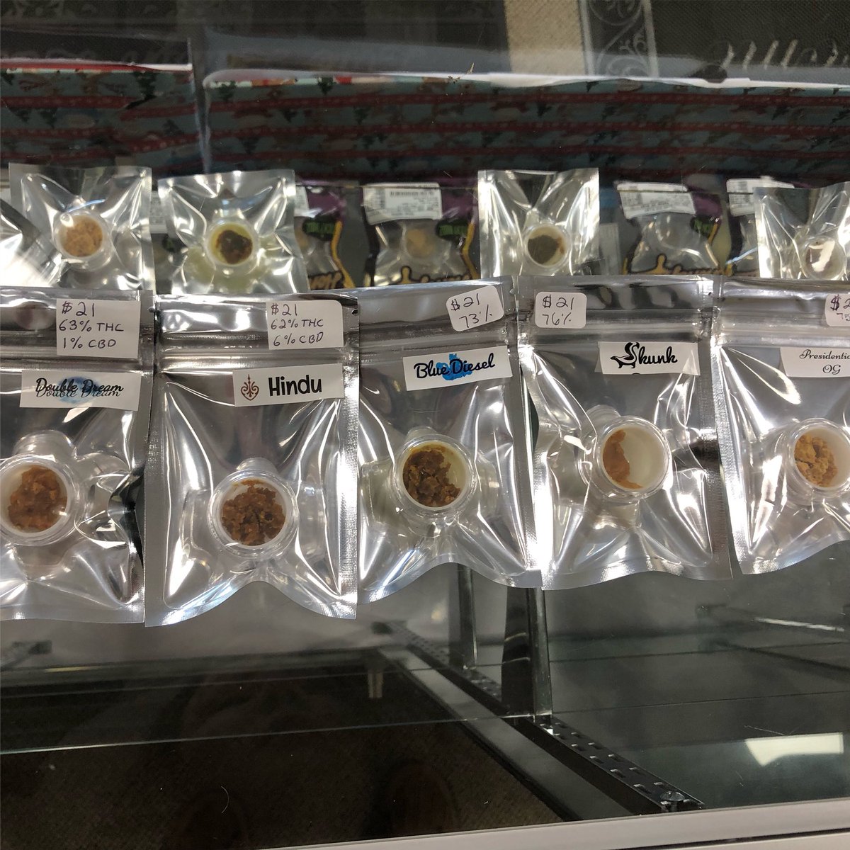Come check out these awesome #omshivwa dabs we have in .
.
.
#kandymaui #freshgrapes #thailandrace #bluediesel #surfwax #presidentalog #hindu #secret1 #sourdiesle #darkstar #doubledream #northernlights #skunk #dabs #oil #cbdoil #cbd @omshivwa