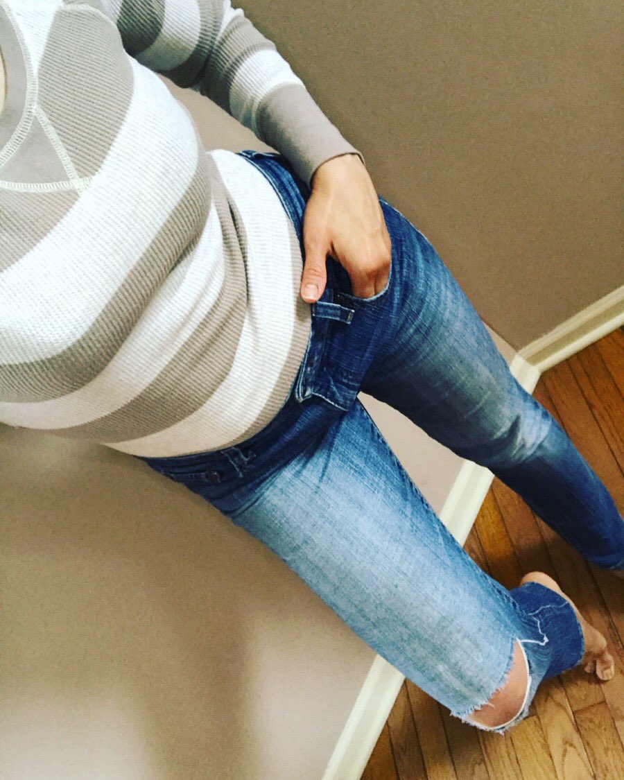 thriftyelements's tweet photo. Just a lazy day🌾🌸 #Casual #StreetStyle #streetfashion #ootdfashion #outfitoftheday #outfit #denim #thrifted #thriftyelements #InStyle #sustainablefashion #sustainablelifestyles #Trending #spring #Clothes #reuse #Recycle #selfie #style #fashion https://t.co/MFz4A7sBi2