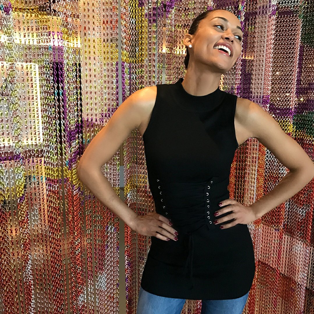 LinhartNYC's tweet photo. #Repost πΈ of the truly wonderful @Karadeidra aka #MissUSA rocking her gorgeous #LINHARTsmile! π Thanks so much for the tag and for being so amazing!! π
#muchlove #Womenshistorymonth #inspire #grateful #ourclientsrock π
#LINHARTNYC #ByDentistsForYou https://t.co/kpr2eF7ffe