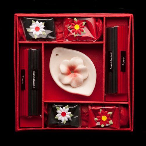 HappyHBargains's tweet photo. Flowers Incense Candles Gift Box Mothers Day Love Special Occasion Gift Set Rose https://t.co/KtreqNmj0V 253481160542 https://t.co/BWRprXQbRq