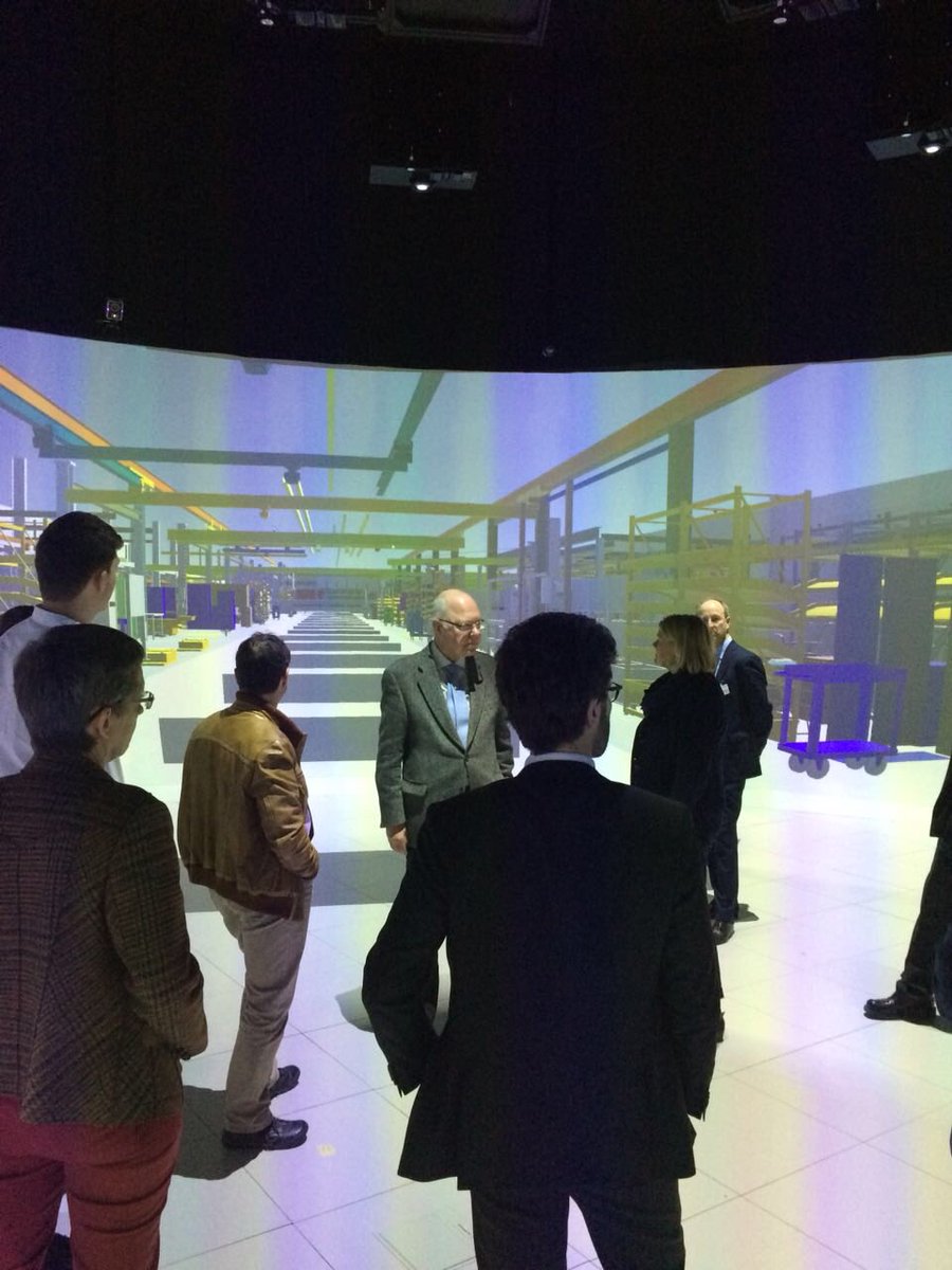 FraunhoferPolit's tweet photo. Wo entstehen die Arbeitsplätze der Zukunft? #FraunhoferIFF simuliert digital ganze Fabriken und Produktionsstraßen nach, um Aus- und Weiterbildung optimal entwickeln zu können #Elbedom #Akademietag #ArbeitsweltenDerZukunft @acatech_de https://t.co/V3tJnjFNn8