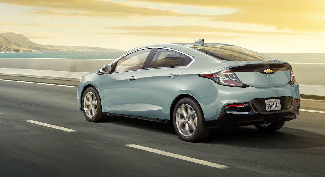 Billkaychev's tweet photo. With the 2018 Volt, you can drive up to 53 pure electric miles and up to 420 miles with a full charge and a full tank of gas! https://t.co/MmA4jTT3NW