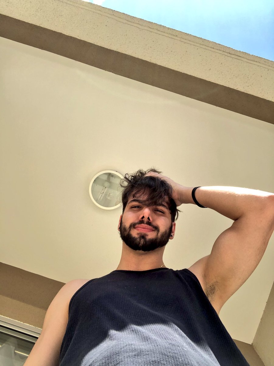 t3ddyyyyy's tweet photo. fui abaixar a cabeça a coroa caiu https://t.co/F6mVRKVFQM