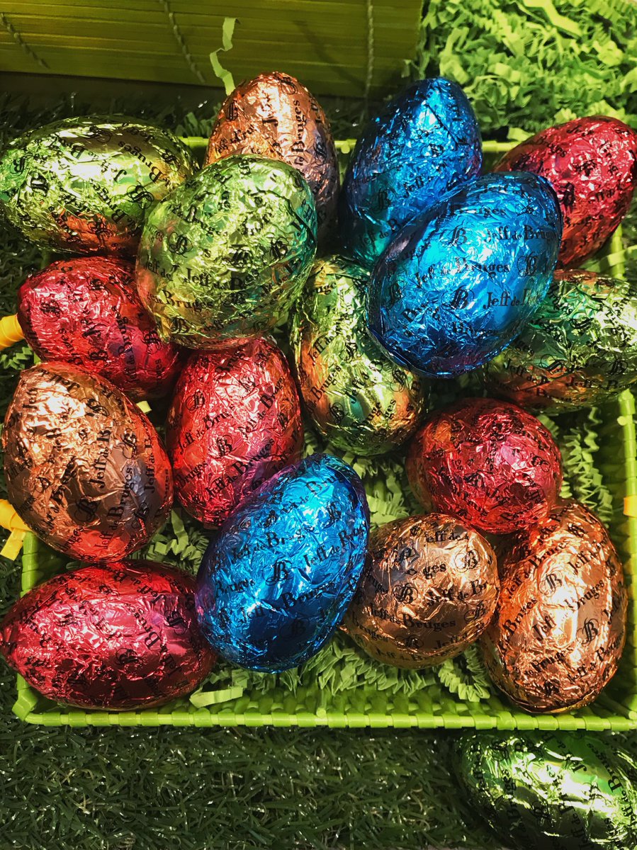 jdb_london's tweet photo. We Are Eggcited For Easter 🐣🐥

#egg #eastereggs #easter2018 #jeffdebruges #southkensington #chick #chicken #easterholidays #eastersunday #easteregghunt #eastertreats #chocolate #chocolat #frenchinlondon https://t.co/azCWUSjdb6