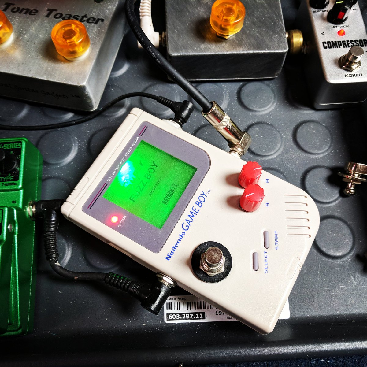 rpsten's tweet photo. "Borrowing" this off my son, trying to figure out where to place it in the chain
Before or after the Tone Machine clone.
#superfuzz #superfuzzboy #raygunfx #fuzz #fuzzguitar #ilovefuzz #guitarpedals #guitareffects #TOANz #doom #bluesnoise #lunchtimeguitarantics https://t.co/wiB5Jt2une