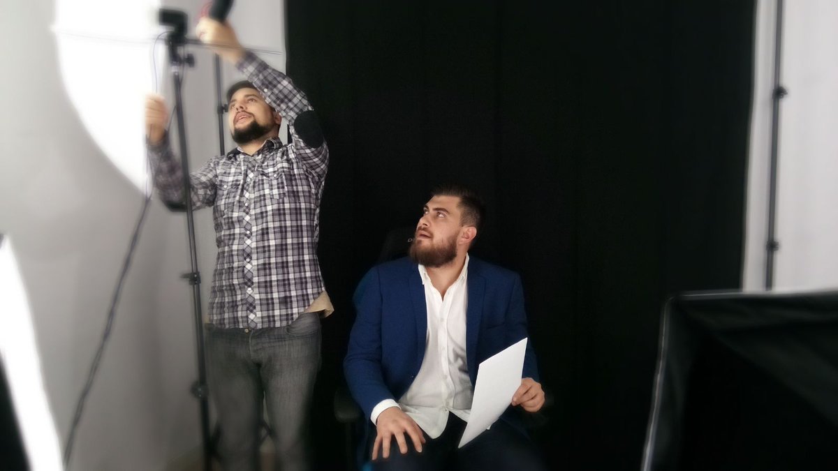 RekTv_Es's tweet photo. ¡Hoy tenemos a los chicos de @DeLocosTv grabando para sus próximos programas en nuestras oficinas!

¿Qué nos traerán? ¿Con qué nos sorprenderán?

¡Pronto lo descubriremos! 🔥

#GetRekt #DeLocos https://t.co/lnwhZnpxLS
