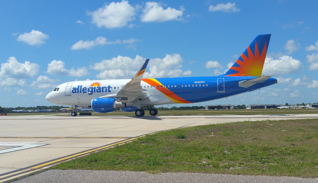 Hate getting jet lag? No worries, we have all the tips to keep you feeling your best while traveling! #GetAway #YourWay ow.ly/L5uA30iWN2o