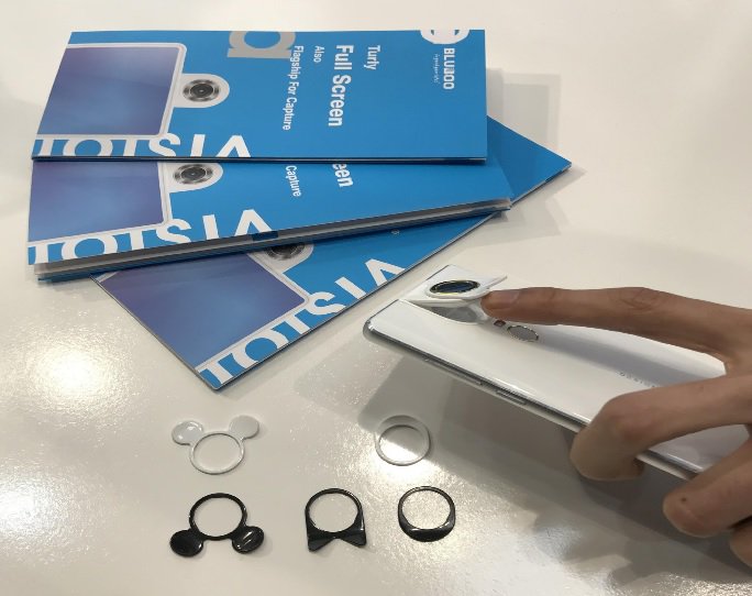 notebookitalia's tweet image. Niente paura: BLUBOO S2 sarà venduto con gli accessori per la flip-camera, quegli anelli stravaganti con orecchie di topolino e gatto. Tutti nella confezione notebookitalia.it/bluboo-s2-acce… #bluboo #bluboos2 #flipcamera