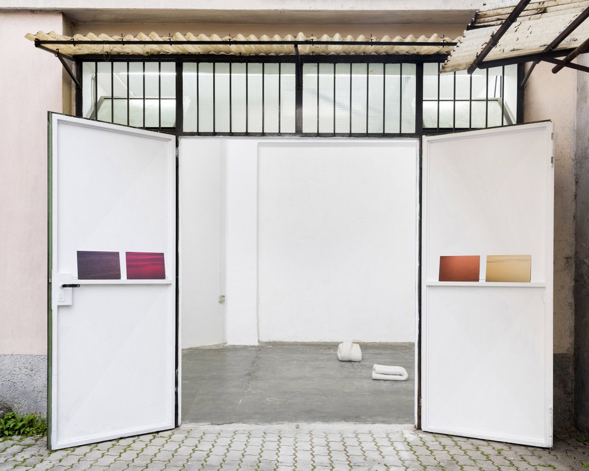 MARSMilano's tweet photo. #Ultimigiorni "Il blu perenne del cielo", #mostra di #JayaCozzaniChandran e #CosimoFilippini, continua a MARS fino a venerdì 16 marzo con visite su appuntamento. #lastchance #MARSMilano #arteaMilano (📷 Cosimo Filippini) https://t.co/pFP4iw7CuS