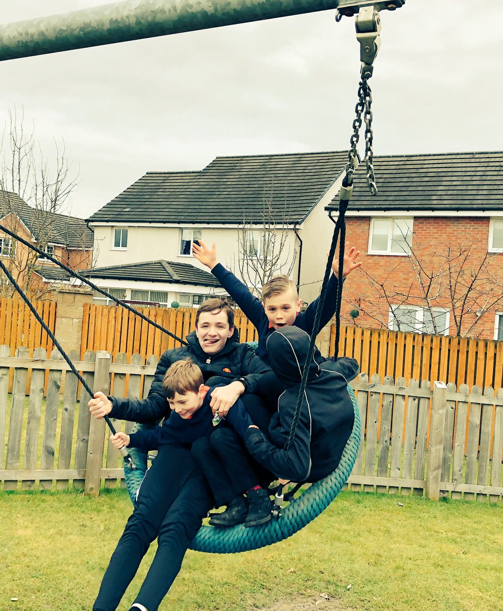 clackscsss's tweet photo. The Primary running group clocked up 1.5 miles this morning and stopped off at the park!! 😜 🏃‍♂️ #running #itsnotallfunandgames #Teamcsss #yoyp2018 https://t.co/fc0yY8HLLT