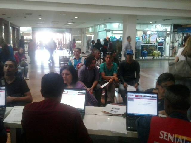 SENIAT_GRTICERC's tweet photo. Desde el C.C. #ISPFA amigo contribuyente la #GRTICERC te invita a acudir para que realices tu declaracion de manera facil y rapida tan solo llevando tu C.I. laminada y tu #ARC correspondiente al 2017 Declara y Paga el #ISLR. @jdavidcabello @febrescabello99 @alemachadog67 https://t.co/F97IySpBcG