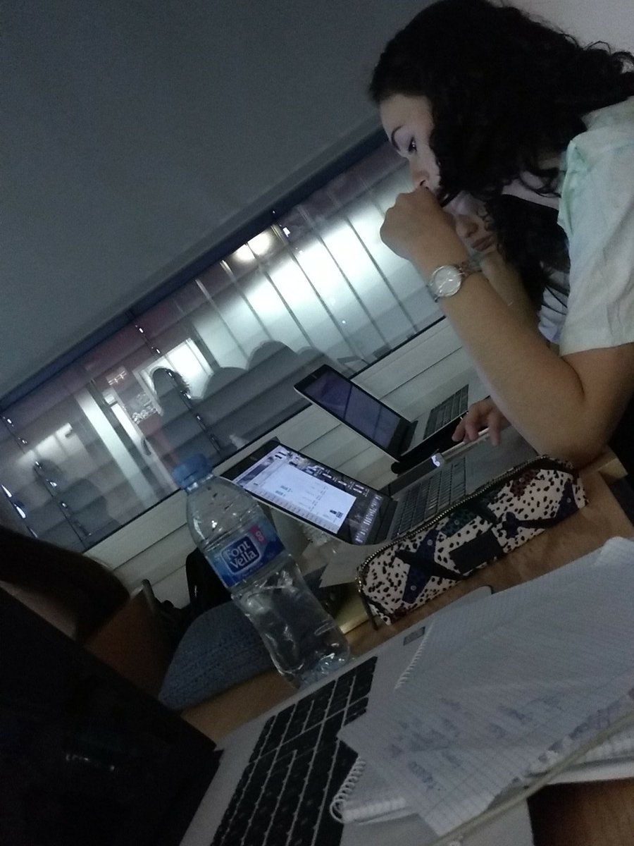 mjmonro's tweet photo. Ha terminado la presentación pero sigue dándole a la cabeza! #ESNEmoda2 #agobioespoco https://t.co/KnlkVHTIDa