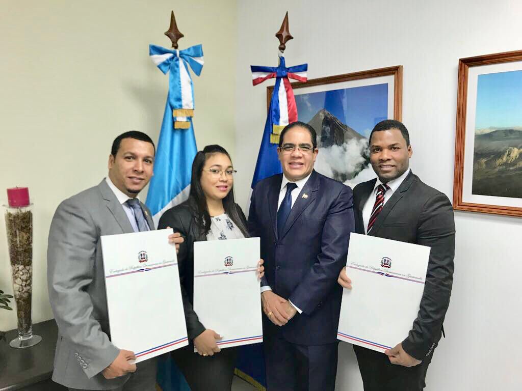 ElicFernandez's tweet photo. Reconocimiento a representantes del Ministerio Público: Nancy Ovalle, Freddy Guzmán, José Toribio, Felix Payano, Ronny Mercedes, Saturnino Muñoz y Francis Valdez por su participación en el “Taller Regional para Fiscales sobre las Pruebas Electrónicas y el Delito Cibernético” https://t.co/trAD1rCZO9