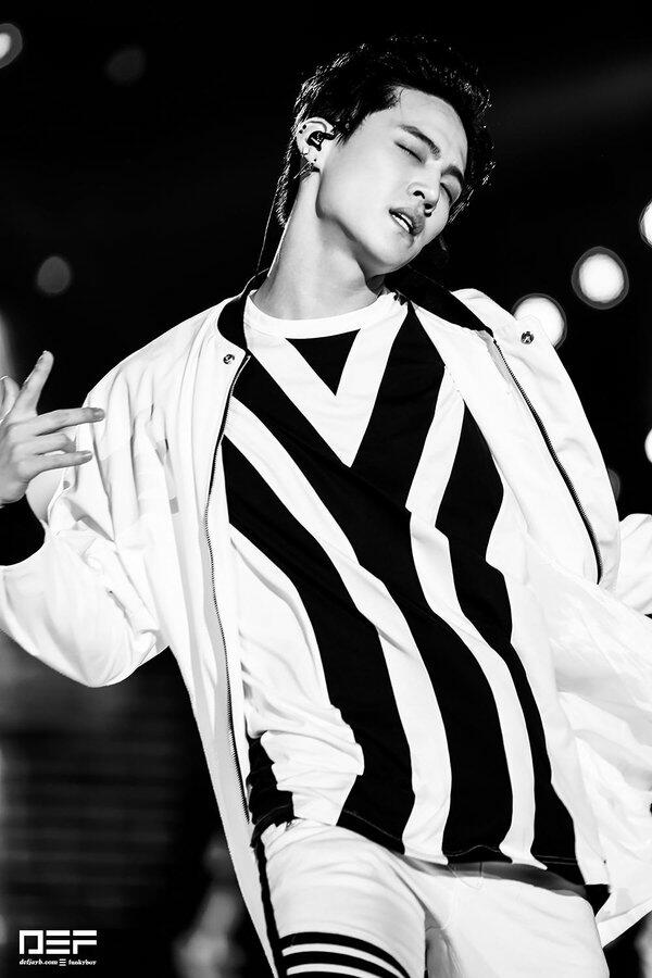 neadekvatnaa's tweet photo. Почему это пиздюк, я извиняюсь, такой секазный??? 
#homayklovejb 
#sexsioppa
#jbmylove 
#jbmy 
#JB #GOT7 https://t.co/p4SuLGyBWx