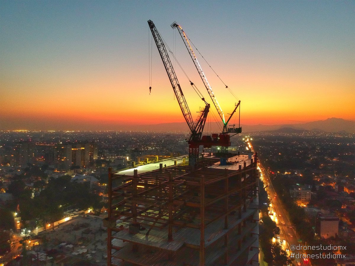 mx_drone's tweet photo. Chamba Torre Mitikah / Espamex #cdmx #mavicair #dji #dronephotography #sunrise #urbanjungle #dronero #pilotlife #djispark https://t.co/RnPbY23QJY