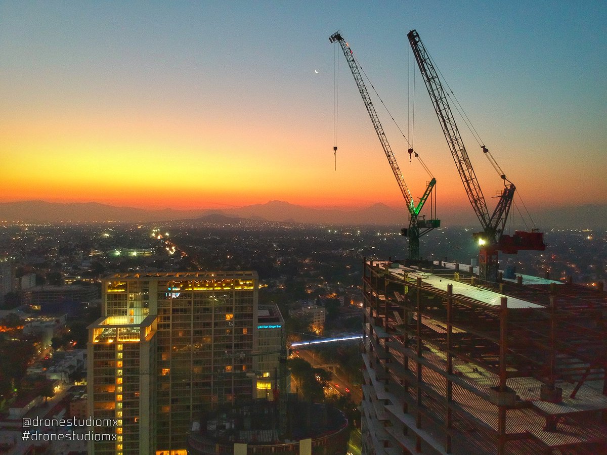 mx_drone's tweet photo. Chamba Torre Mitikah / Espamex #cdmx #mavicair #dji #dronephotography #sunrise #urbanjungle #dronero #pilotlife #djispark https://t.co/RnPbY23QJY