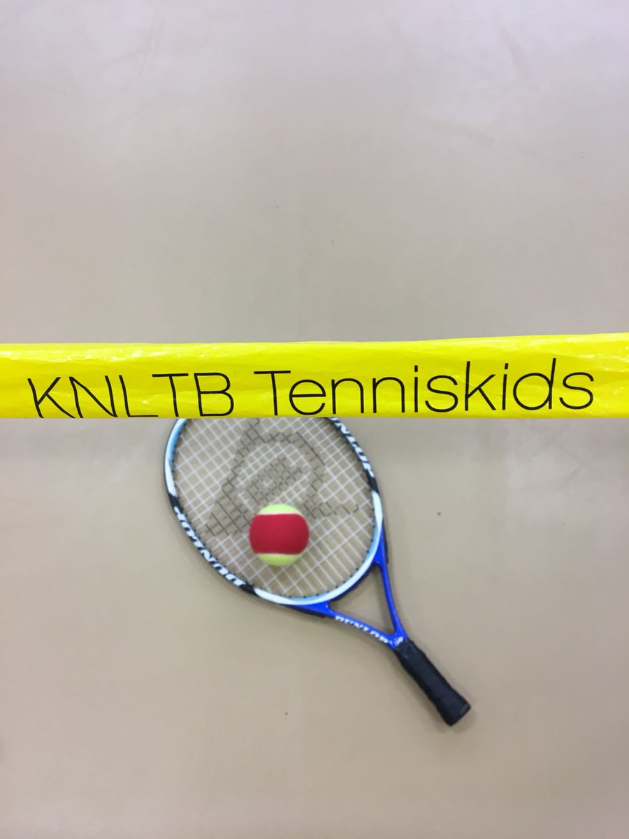 Appingedamgib's tweet photo. LTC ‘t Fivelveld organiseert deze week en volgende week voor alle groepen 3 t/m 6 schooltennis lessen in Appingedam. Dinsdag werd afgetrapt op basisschool Jan Ligthart! @HuisvoordeSport https://t.co/Y6iYRHKAmE
