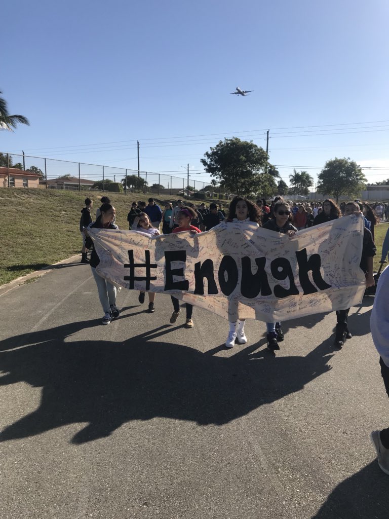 LightingTheWay6's tweet photo. @ConnistonMiddle #BlueMarlins made banners, signed them as a family, and walked around the track for 17 minutes #WalkUPnotOUT #MSDstrong #NuncaMás #NeverAgain #Enough https://t.co/tEb0WjSny8