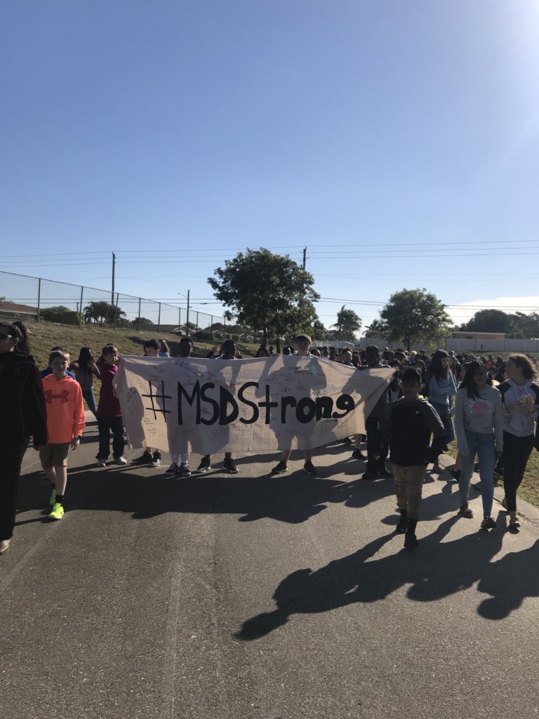 LightingTheWay6's tweet photo. @ConnistonMiddle #BlueMarlins made banners, signed them as a family, and walked around the track for 17 minutes #WalkUPnotOUT #MSDstrong #NuncaMás #NeverAgain #Enough https://t.co/tEb0WjSny8