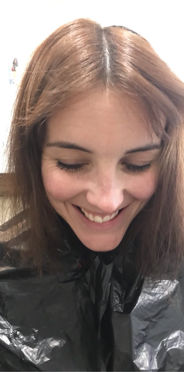 TeamatNylon's tweet photo. Choc Drop Chob! Shiny glossing! ♥️ Style with Bb Straight Blow Dry for instant sleeeek! Cut by Shannon | Colour by Jay #beforeand after @bumbleandbumble @WellaEducation @olaplex #RdgUK #haircolour #transformation https://t.co/MYzdvLO4dA