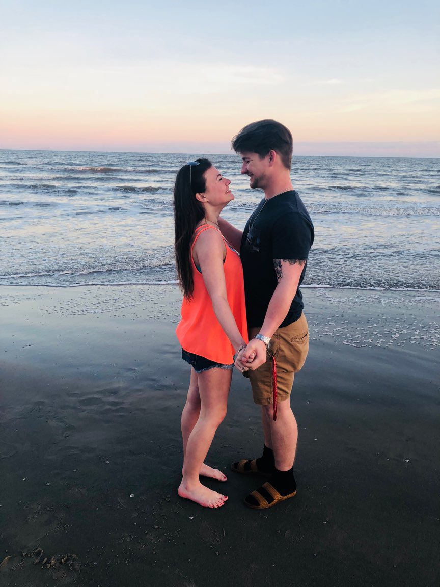 BaileyBiscamp's tweet photo. i love you more than all the fish in the sea🐬🌊 https://t.co/0lj5o7gGj9