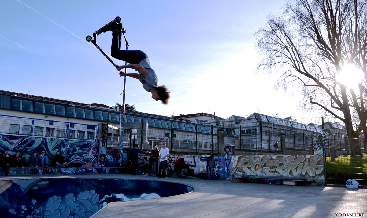 JordanLikeFr's tweet photo. photo que j'ai prise au skatepark de @Bourg_en_Bresse @JFDebat 
Des vrais talents présent sur ce terrain dommage qu'il sois limite par le manque de module. en espèrent que leur idée vont être entendu. https://t.co/l1CG2gnxMl
