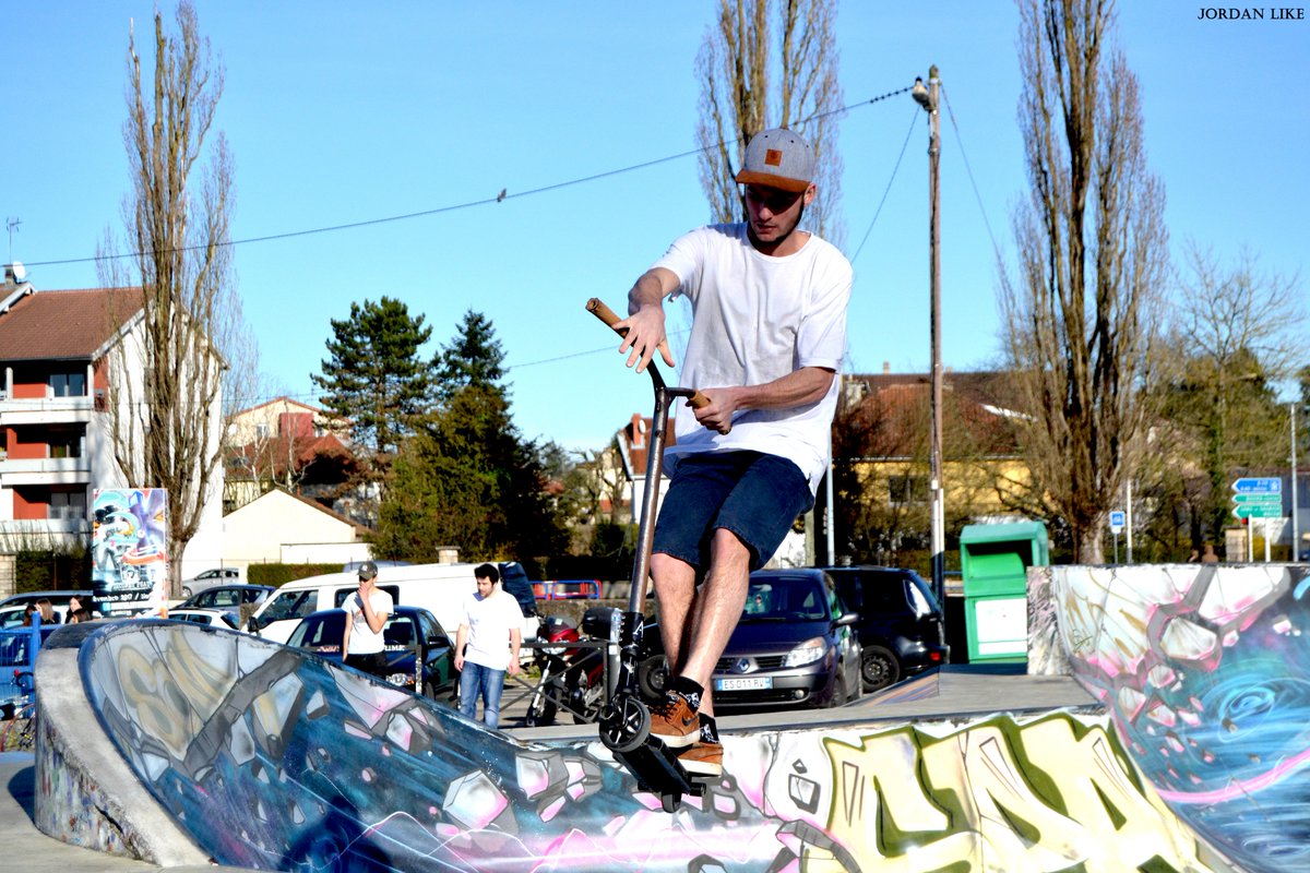 JordanLikeFr's tweet photo. photo que j'ai prise au skatepark de @Bourg_en_Bresse @JFDebat 
Des vrais talents présent sur ce terrain dommage qu'il sois limite par le manque de module. en espèrent que leur idée vont être entendu. https://t.co/l1CG2gnxMl