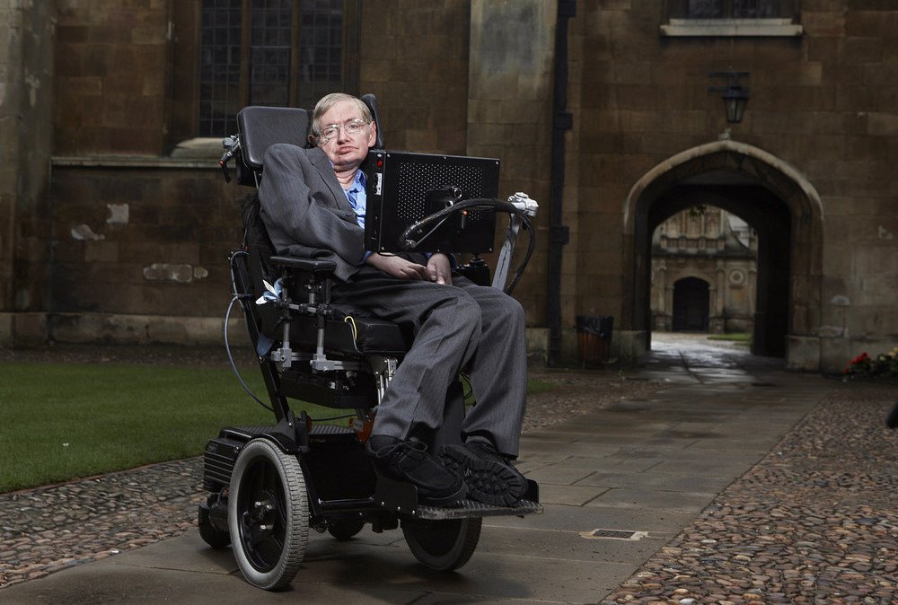 centralnewsmx's tweet photo. Un vocero de la familia confirmó que #StephenHawking falleció el día de ayer, dentro de su hogar en Cambridge, Inglaterra. https://t.co/WSIFUwyEv9 https://t.co/KPbt2ALvxf