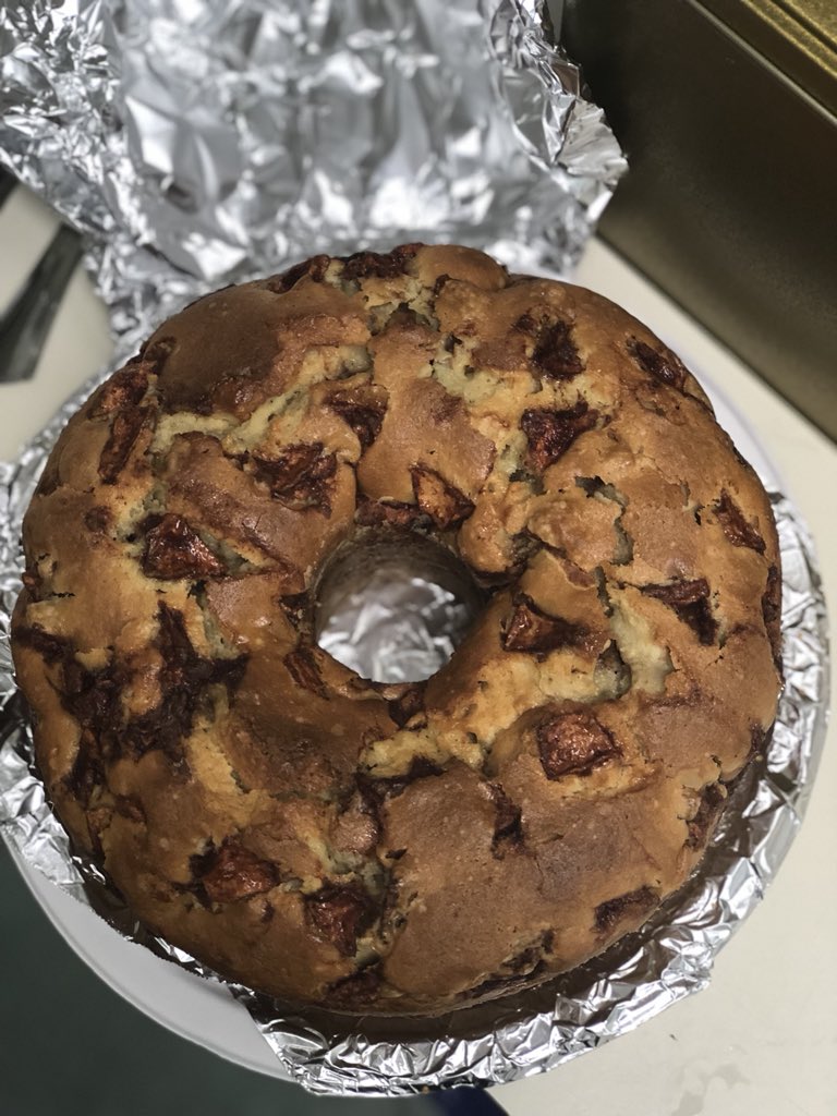 NeekoMarie's tweet photo. The patients at my job ❤️ me 😍😍😍😍 #jewishapplecake 🎂 is so bomb!!! #love #Workflow https://t.co/2sekx88Nz7
