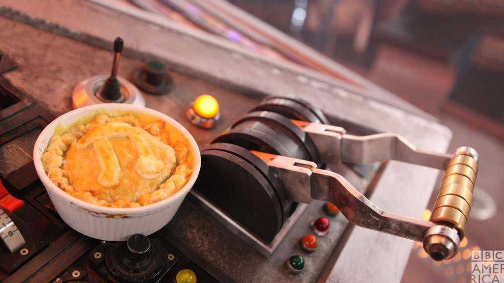 DoctorWho_BBCA's tweet image. Happy #PiDay from the Doctor, the TARDIS, and a very tasty mid-afternoon snack. #DoctorWho