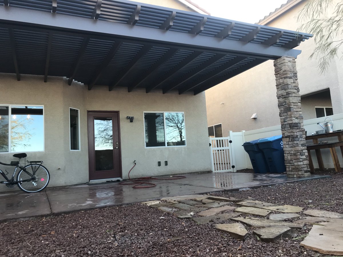 BellaPatioLV's tweet photo. Stone pillars really make a patio cover stand out, like with this this lattice, siennawood, with scalloped tails. #patiocover #patiolife #lattice #scallop #homeimprovement #architecturalphotography #aluminumpatiocovers #duralum #alumawood #BellaPatio https://t.co/V3GOHWQA5a