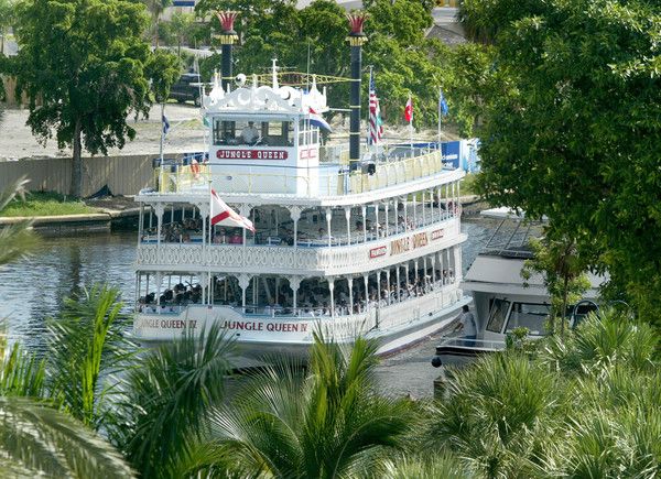 westonflonline's tweet photo. New to the area? You won't believe all the great things we cover at our Fort Lauderdale Online website! Entertainment, Events, Restaurant Guide, Attractions, Sports, Yachting, Food &amp; Libations, Golf... https://t.co/ua2ple7lsV https://t.co/LlFu2GFEsV