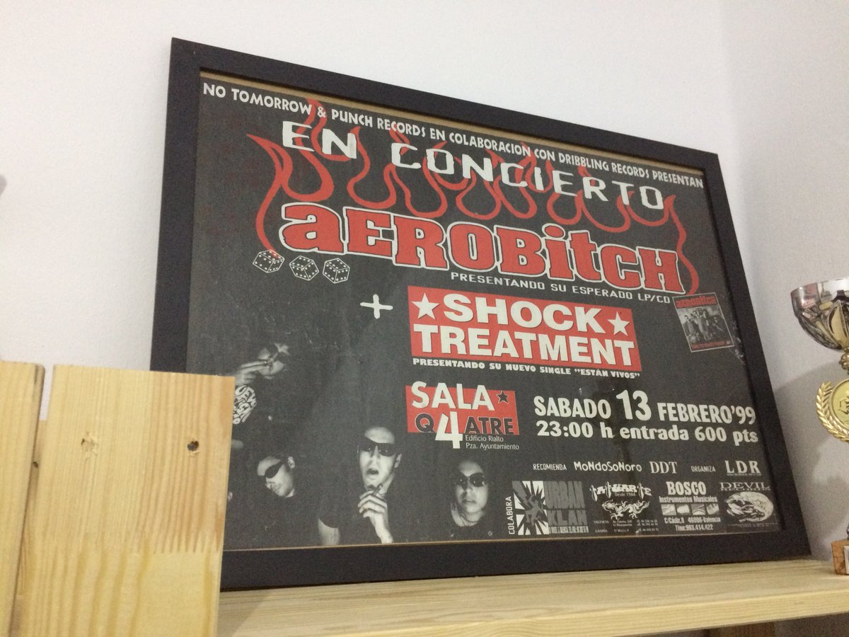 Cartel de concierto en VLC #LoQueHicimosFueSecreto